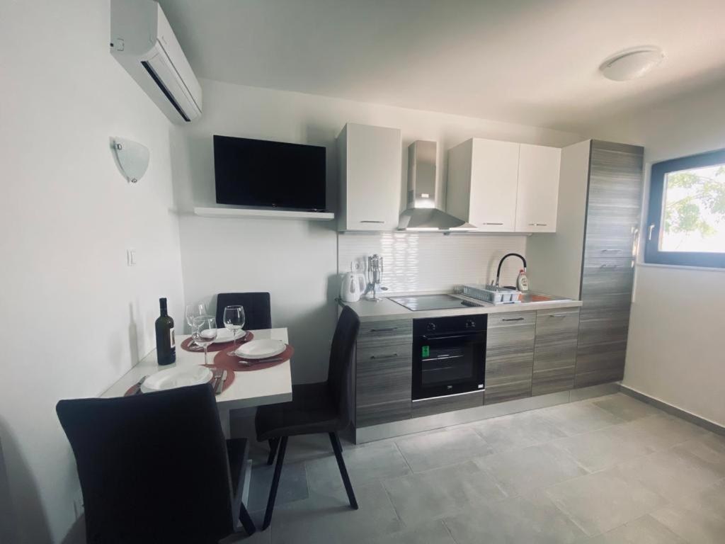 Apartmani Mila Starigrad Paklenica Exterior foto